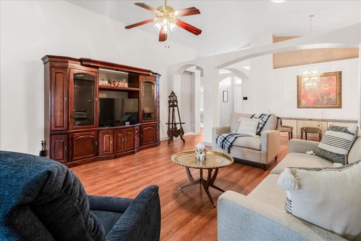 Image No.15-3 Bed House for sale