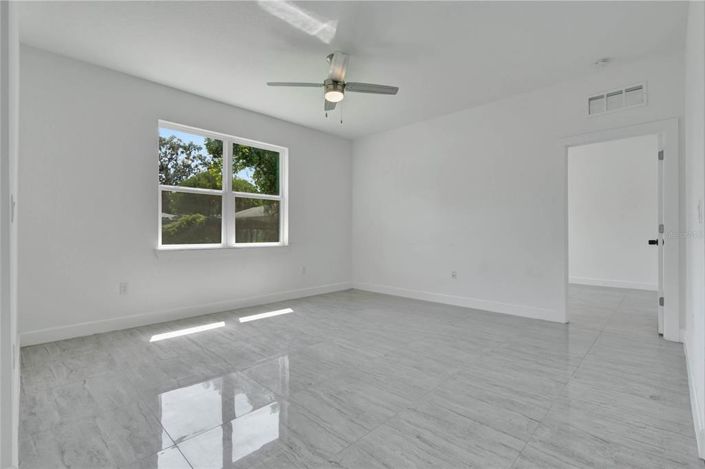 Image No.12-4 Bed House for sale