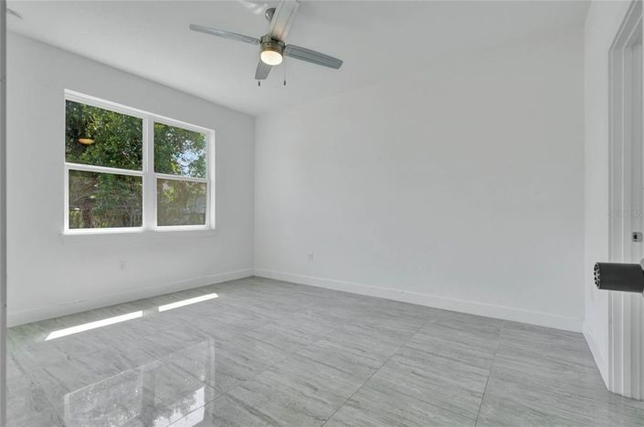 Image No.15-4 Bed House for sale