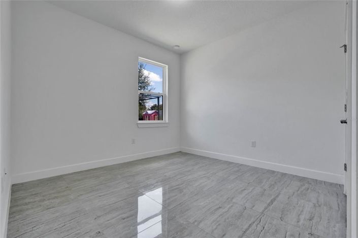 Image No.16-4 Bed House for sale