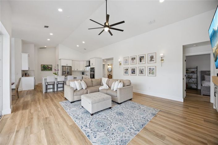 Image No.9-4 Bed House for sale