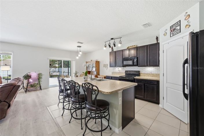 Image No.12-5 Bed House for sale