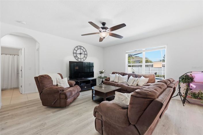 Image No.17-5 Bed House for sale