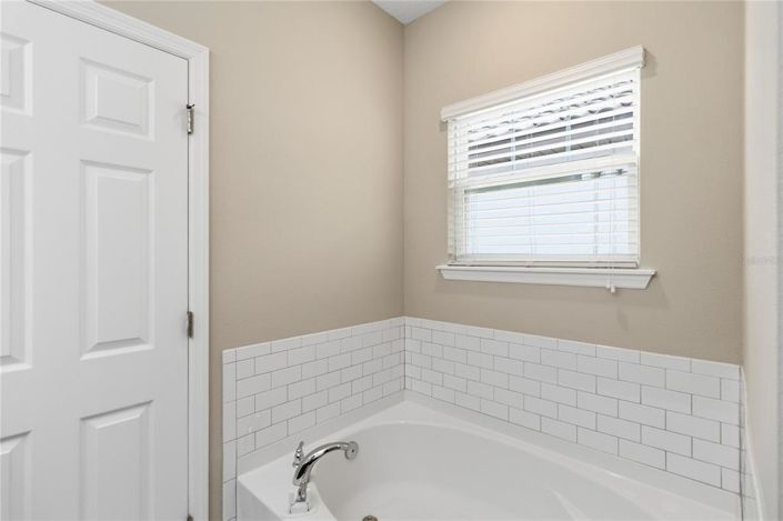 Image No.18-3 Bed House for sale