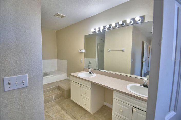 Image No.26-4 Bed Townhouse for sale