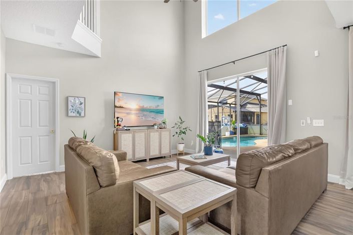 Image No.10-7 Bed House for sale