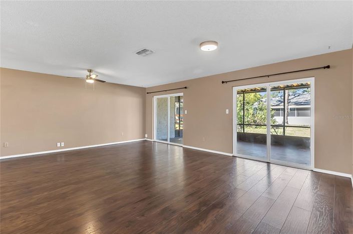 Image No.13-2 Bed House for sale