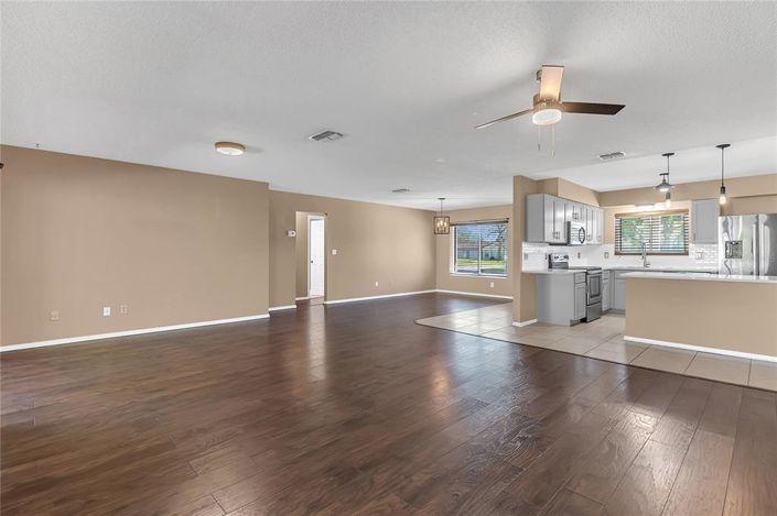 Image No.18-2 Bed House for sale