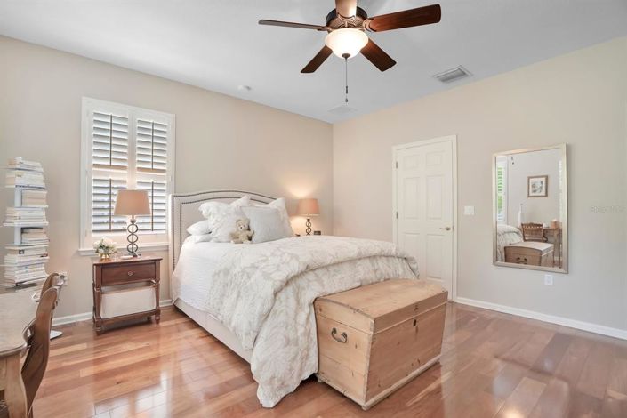 Image No.25-2 Bed Townhouse for sale