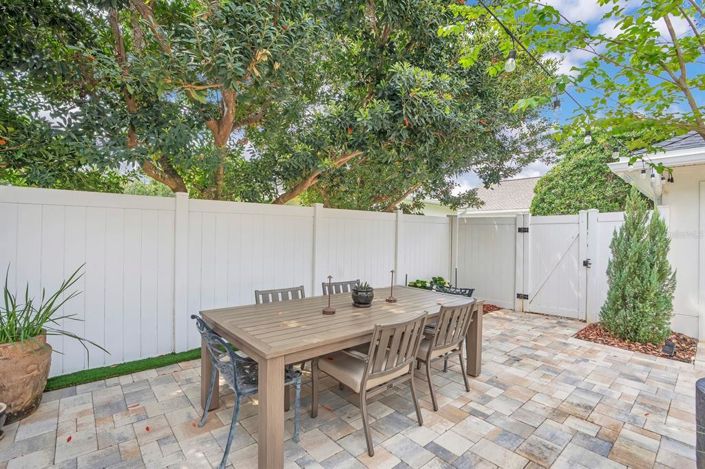 Image No.40-2 Bed Townhouse for sale