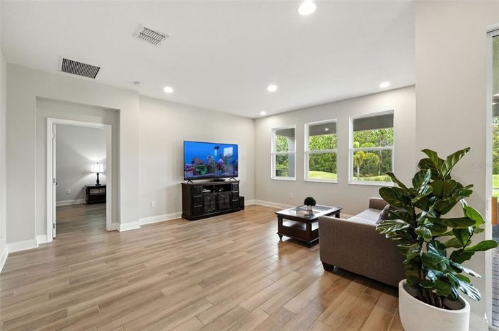 Image No.18-3 Bed House for sale