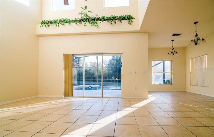 Image No.5-6 Bed House for sale