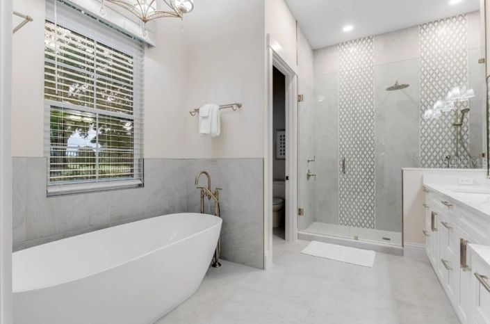 Image No.33-10 Bed House for sale