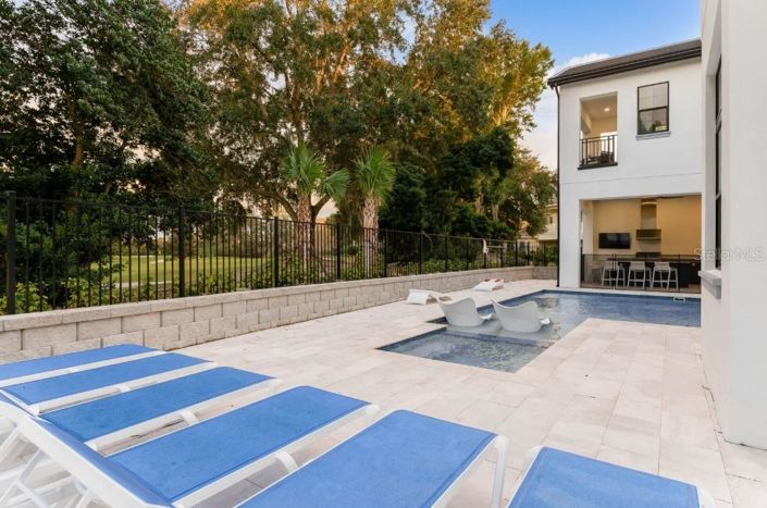 Image No.6-10 Bed House for sale