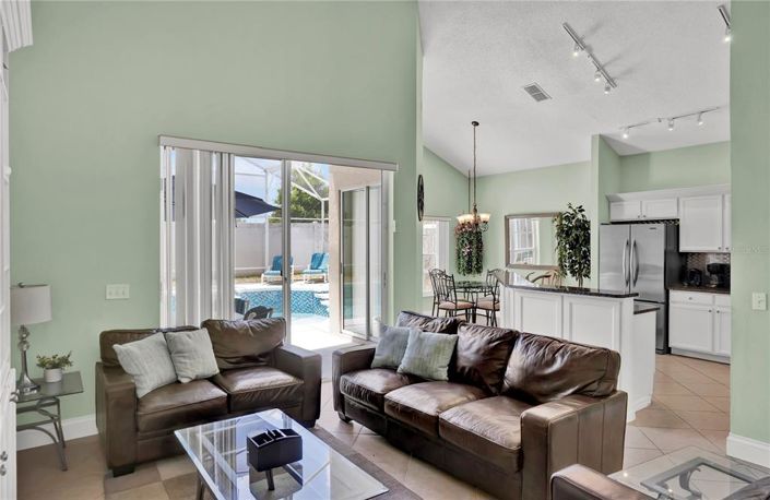Image No.17-5 Bed House for sale