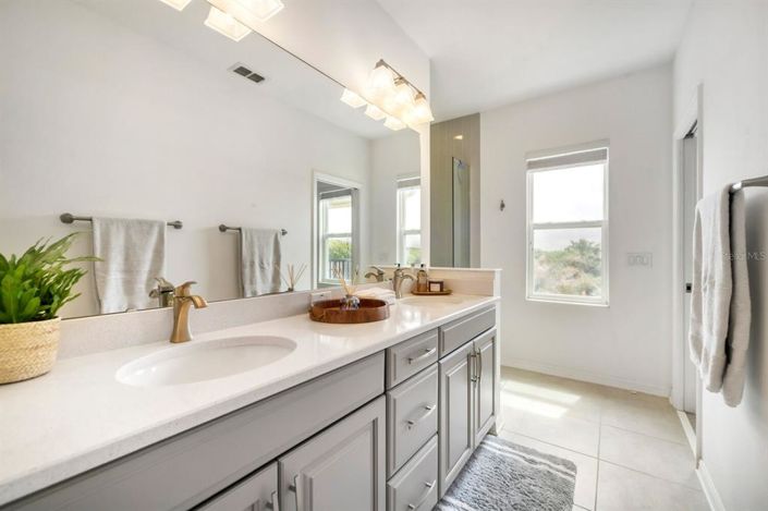 Image No.14-3 Bed Townhouse for sale