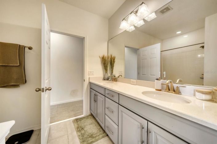 Image No.20-3 Bed Townhouse for sale