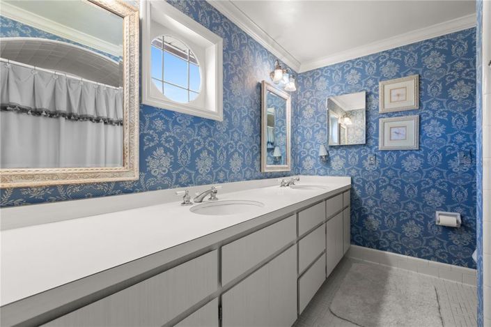 Image No.30-5 Bed House for sale