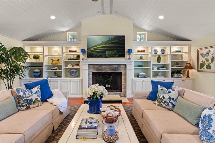 Image No.8-5 Bed House for sale