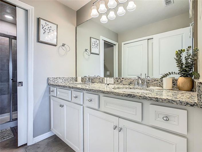 Image No.42-5 Bed Townhouse for sale