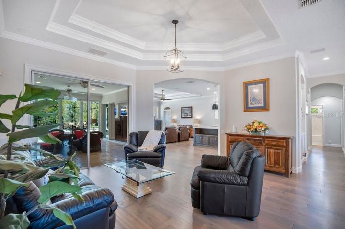 Image No.10-4 Bed House for sale