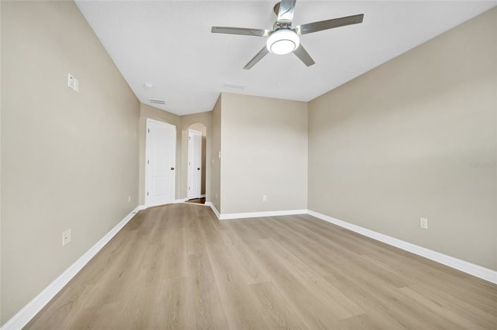 Image No.12-4 Bed House for sale