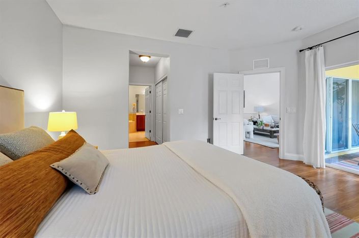 Image No.21-3 Bed Townhouse for sale