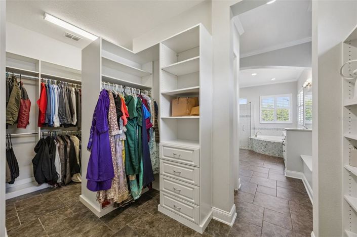 Image No.50-5 Bed House for sale