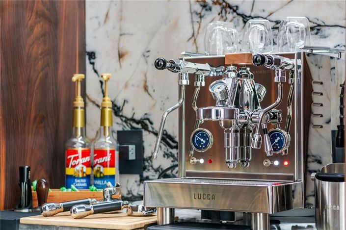 Image No.17-5 Bed House for sale