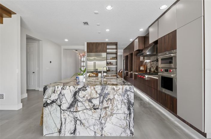 Image No.23-5 Bed House for sale