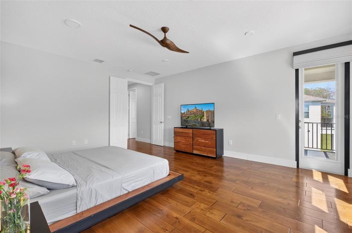 Image No.36-5 Bed House for sale