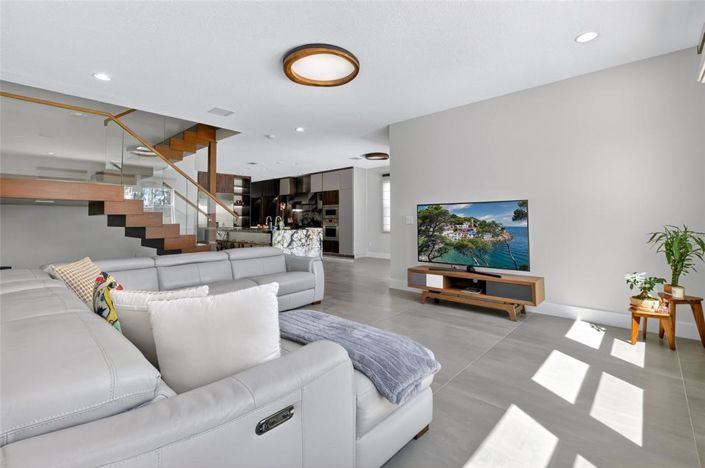 Image No.4-5 Bed House for sale