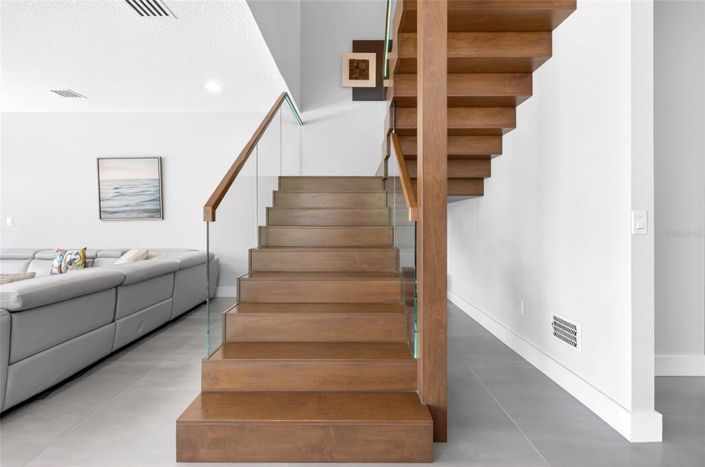 Image No.9-5 Bed House for sale