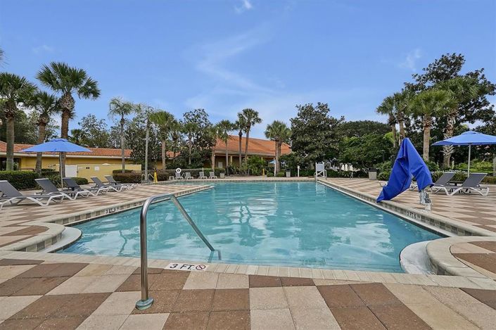 Image No.59-2 Bed Townhouse for sale