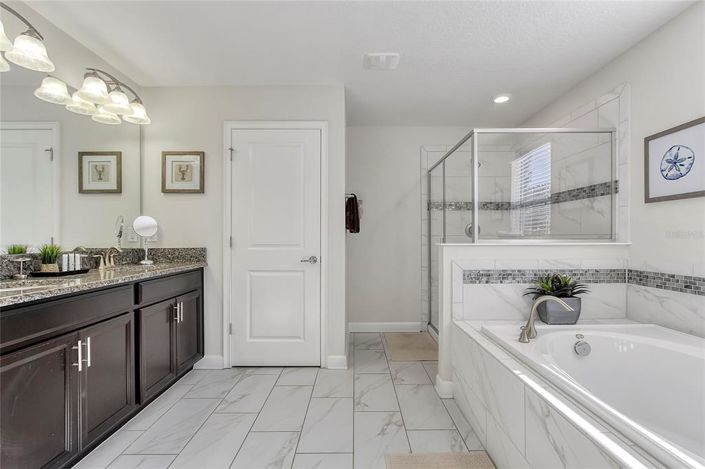 Image No.32-6 Bed House for sale