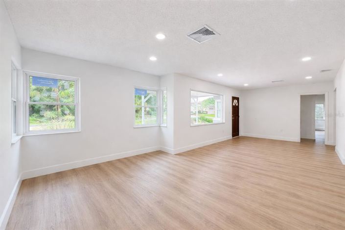 Image No.3-Maison de 5 chambres à vendre à Saint John