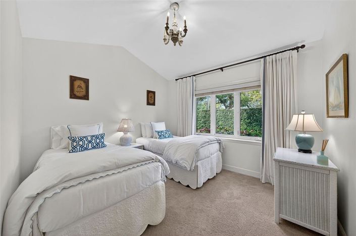 Image No.30-5 Bed House for sale