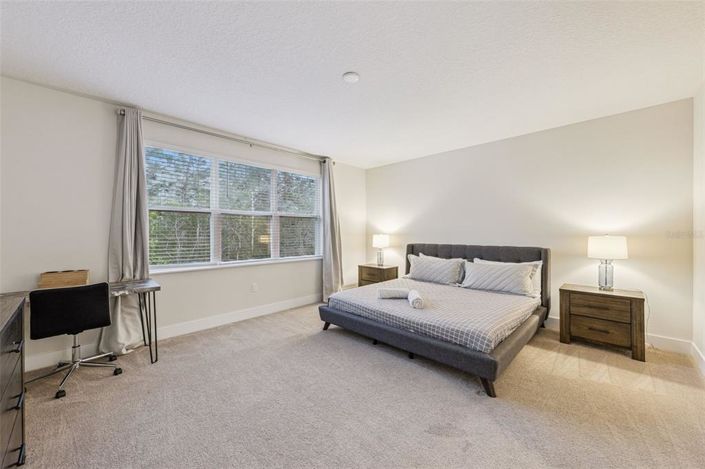 Image No.13-4 Bed Townhouse for sale