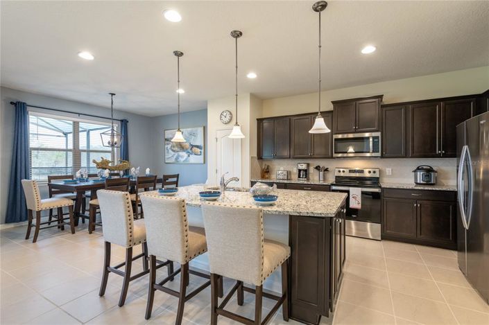 Image No.17-5 Bed House for sale