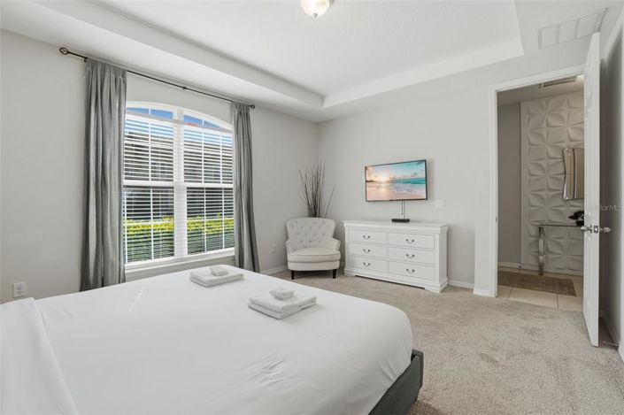 Image No.17-5 Bed Townhouse for sale