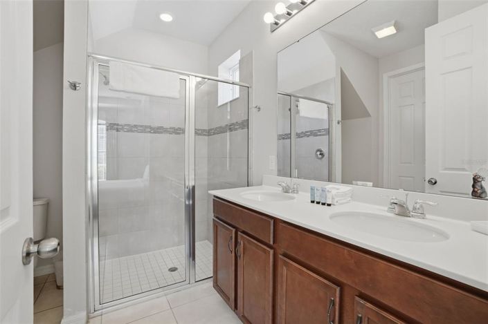 Image No.19-5 Bed Townhouse for sale