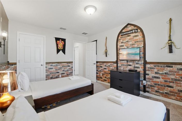 Image No.32-5 Bed Townhouse for sale