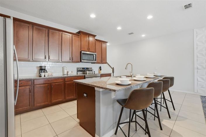 Image No.9-5 Bed Townhouse for sale