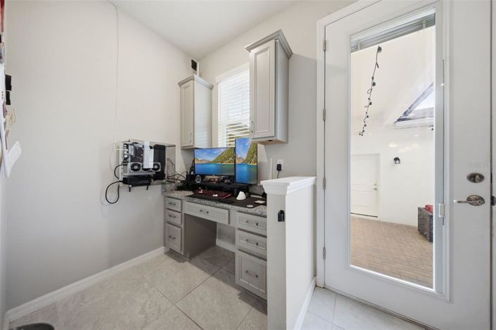 Image No.15-2 Bed Townhouse for sale