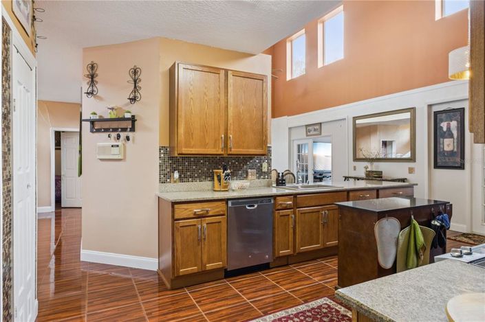 Image No.10-6 Bed House for sale