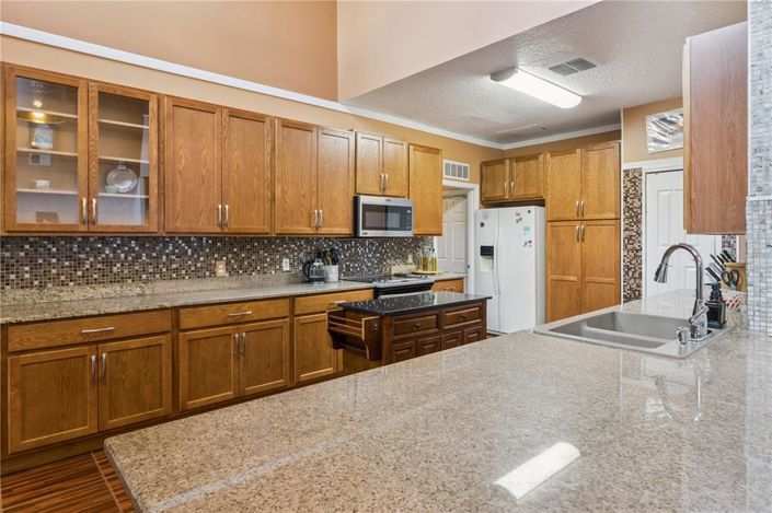 Image No.11-6 Bed House for sale