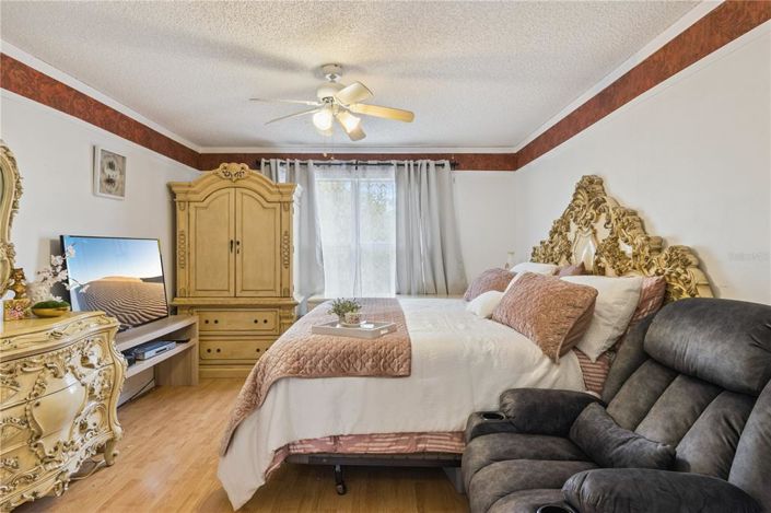 Image No.18-6 Bed House for sale