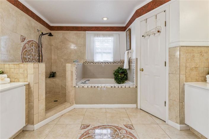 Image No.25-6 Bed House for sale