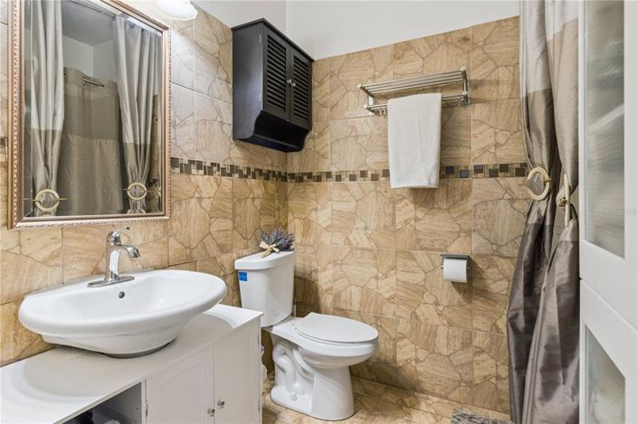 Image No.28-6 Bed House for sale