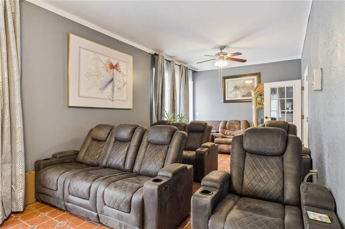 Image No.30-6 Bed House for sale